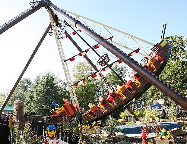 pirate ship ride